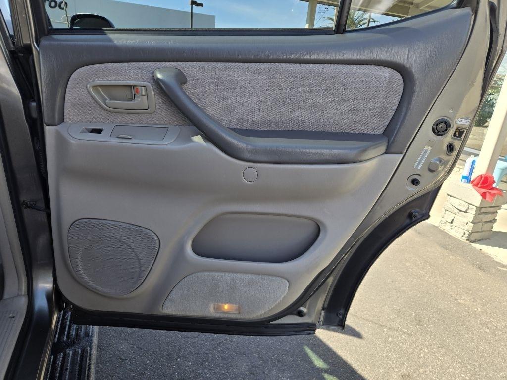 Toyota Sequoia  2004