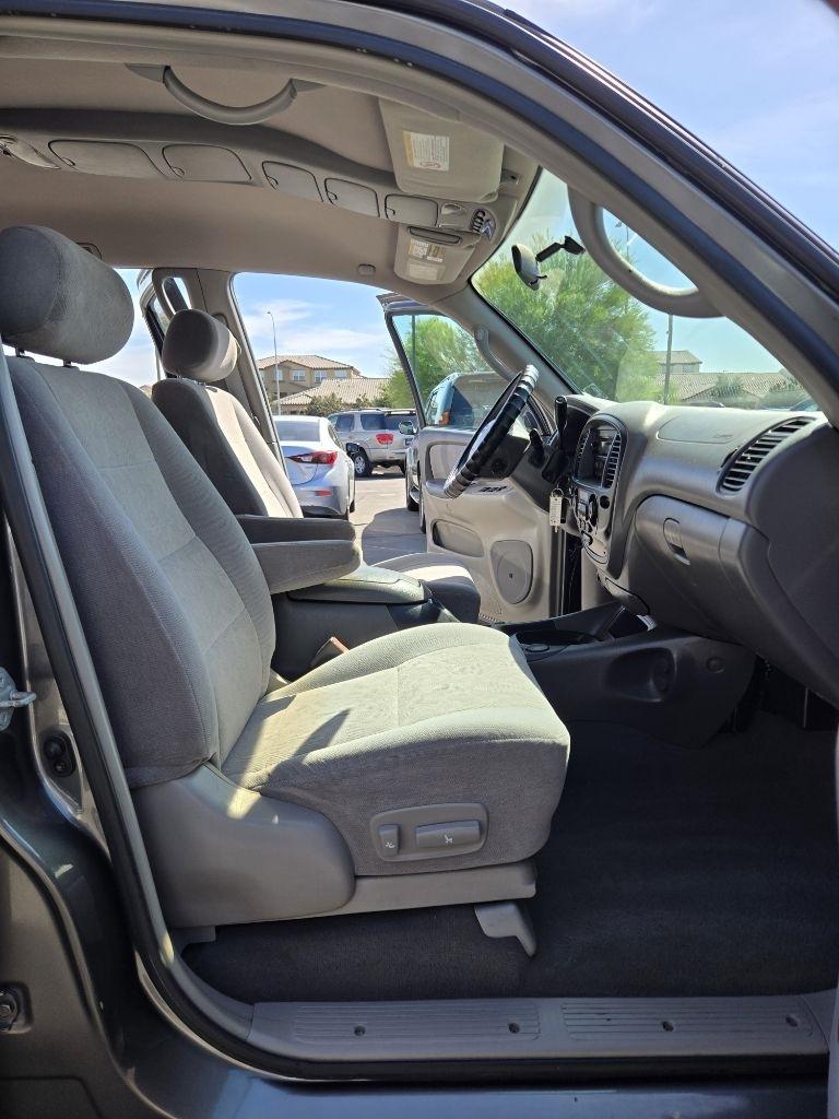 Toyota Sequoia  2004