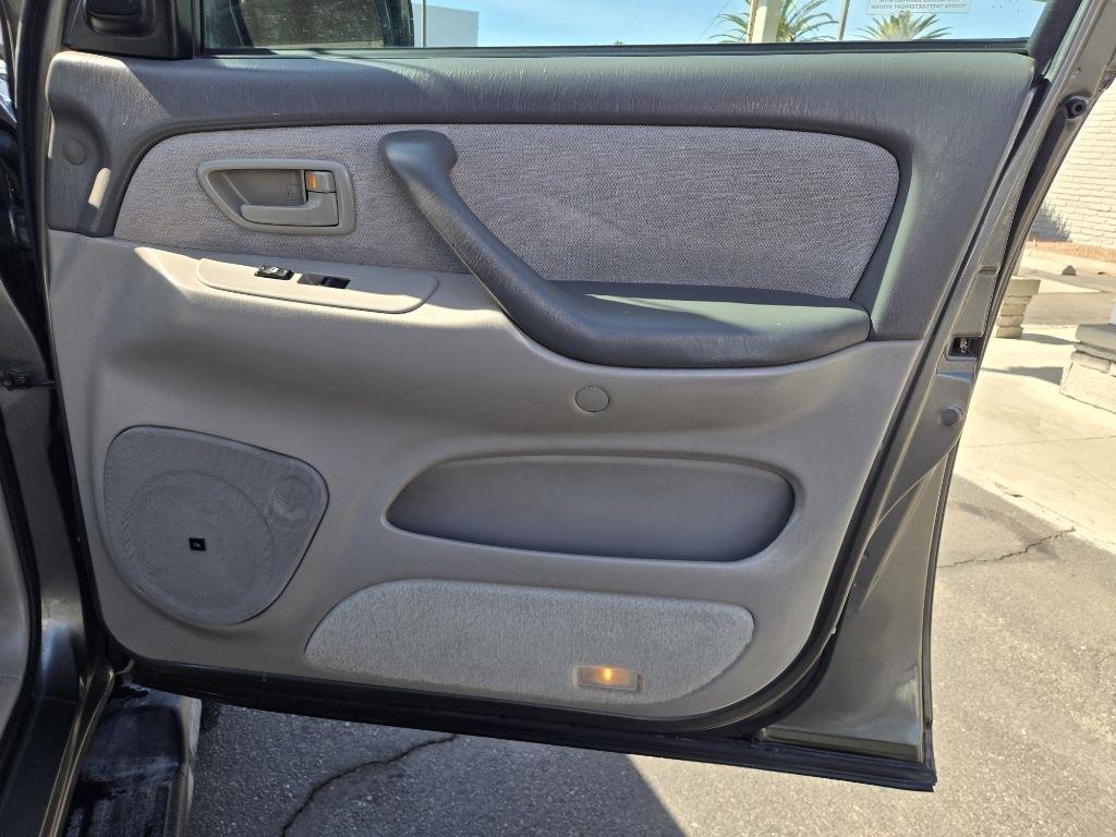 Toyota Sequoia  2004