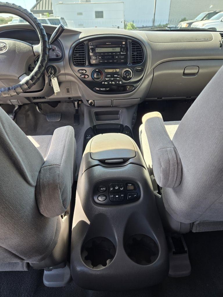 Toyota Sequoia  2004