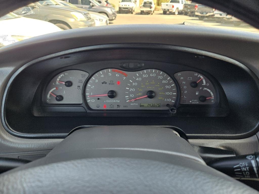 Toyota Sequoia  2004