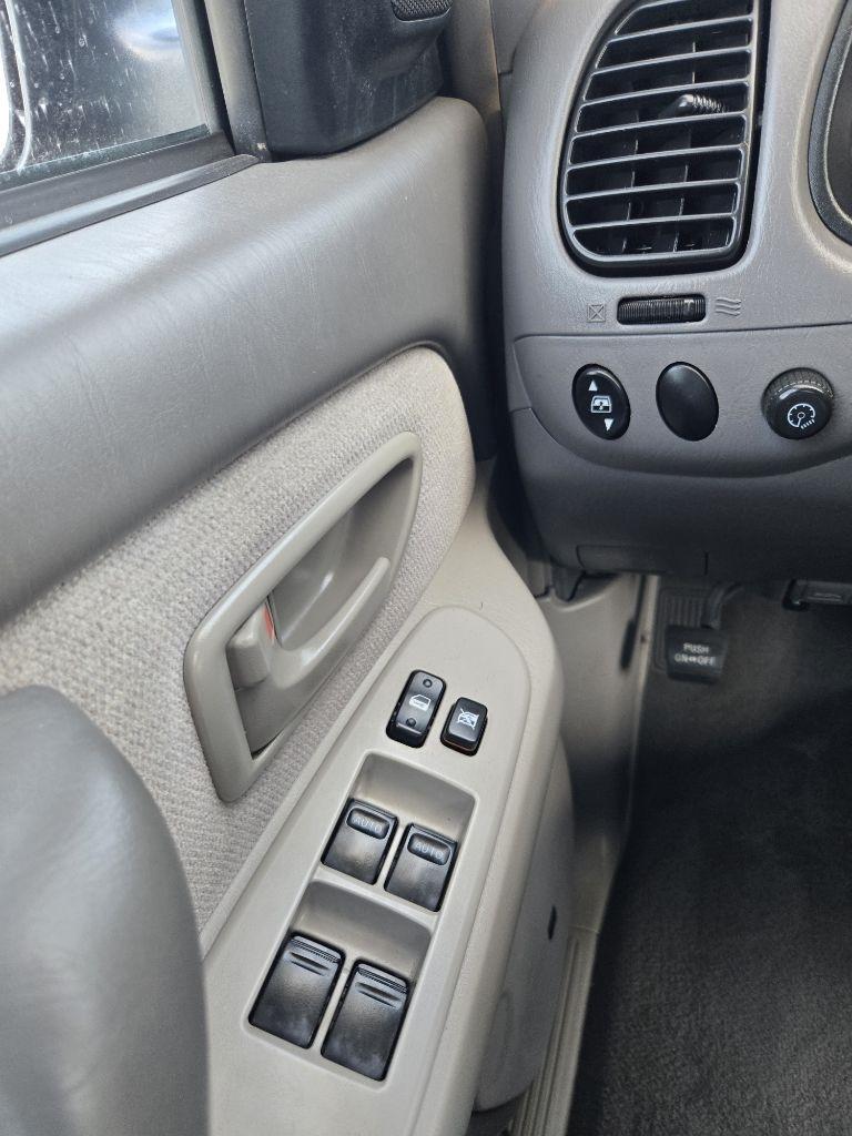 Toyota Sequoia  2004