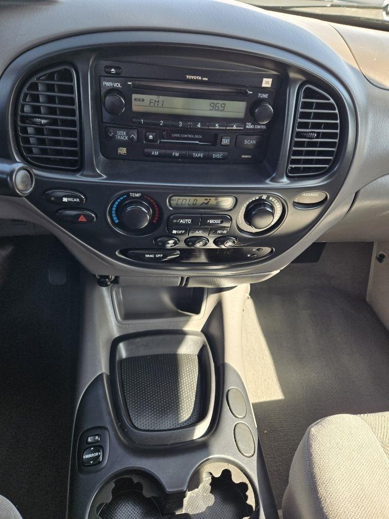 Toyota Sequoia  2004