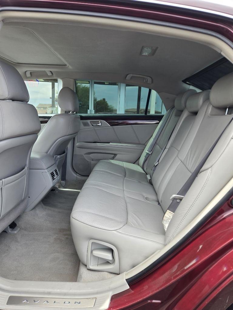 Toyota Avalon  2008