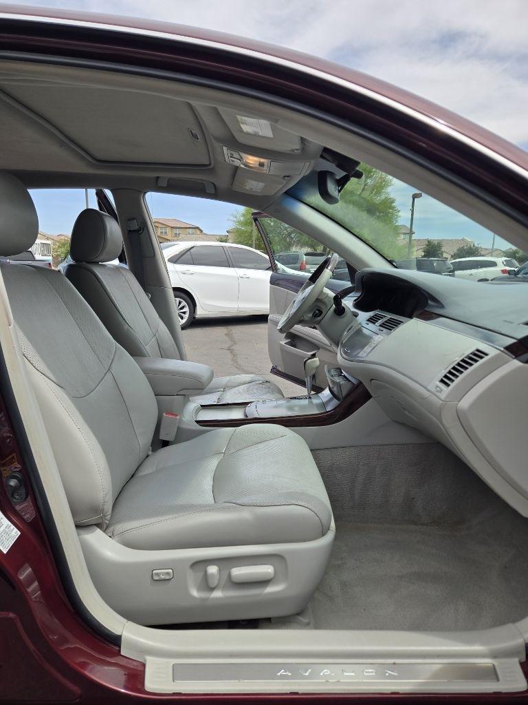 Toyota Avalon  2008