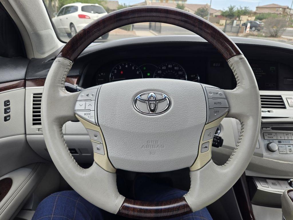 Toyota Avalon  2008
