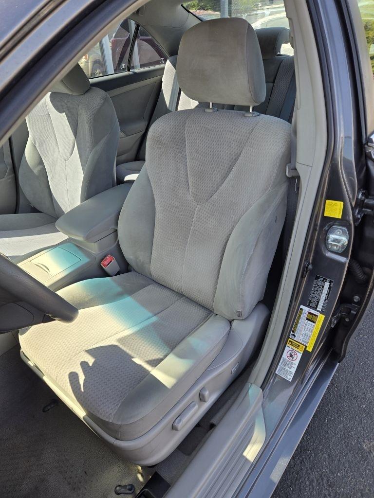 Toyota Camry 4dr Sedan LE 2011