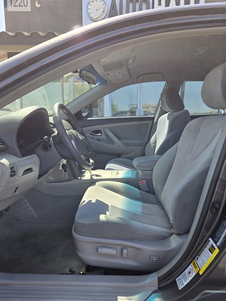 Toyota Camry 4dr Sedan LE 2011