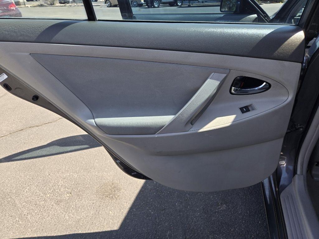 Toyota Camry 4dr Sedan LE 2011