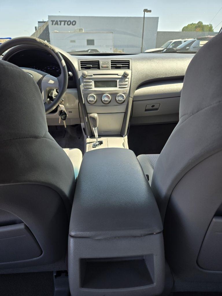 Toyota Camry 4dr Sedan LE 2011