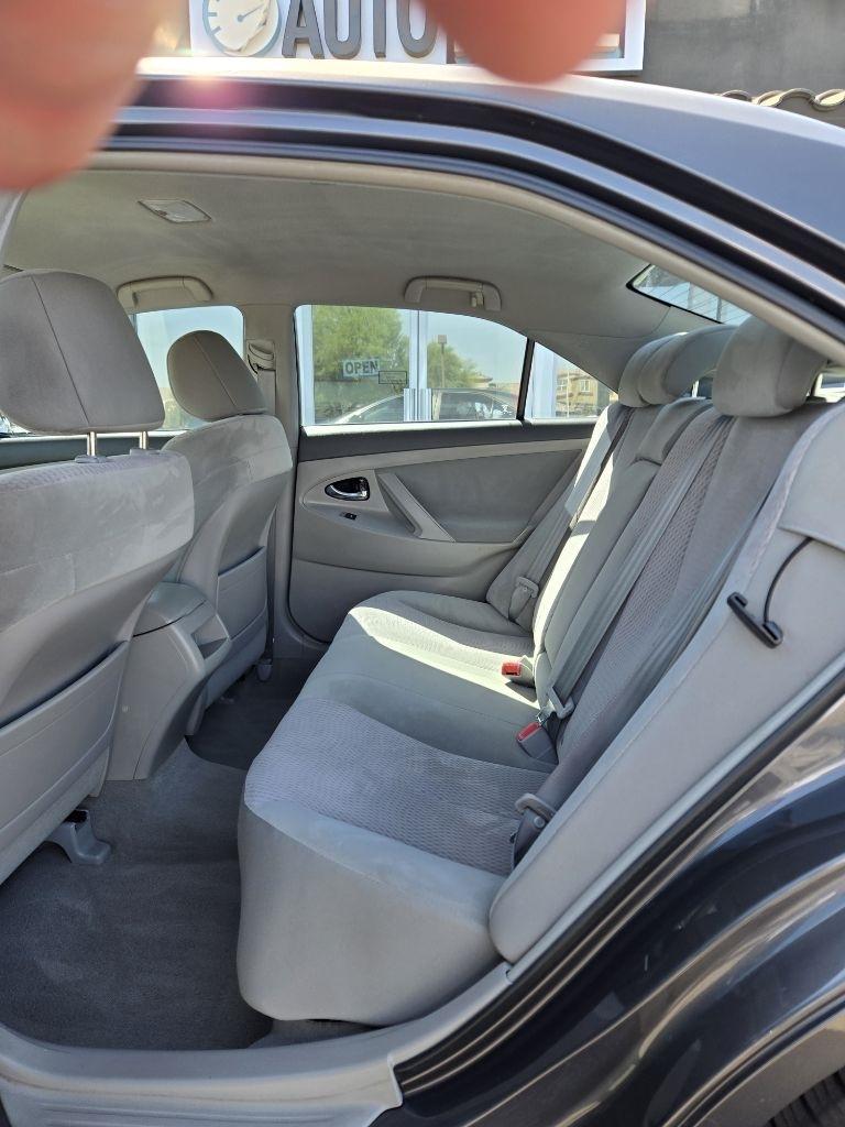 Toyota Camry 4dr Sedan LE 2011