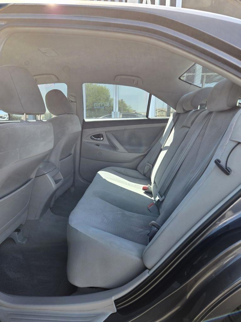 Toyota Camry 4dr Sedan LE 2011
