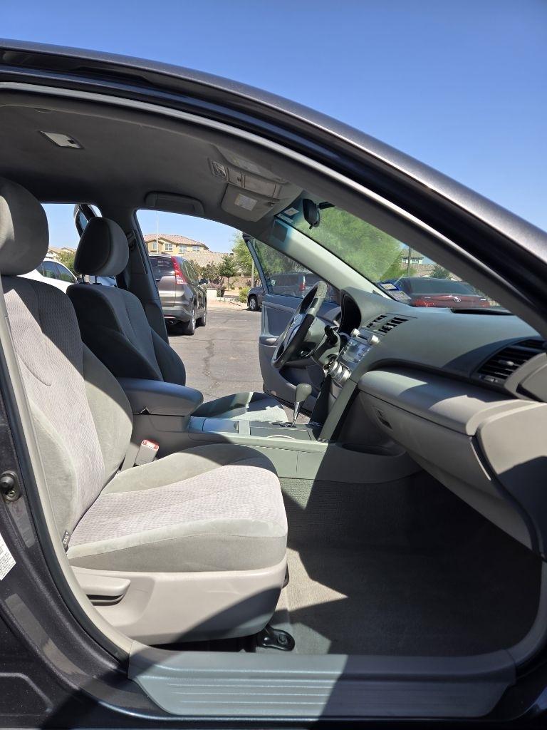 Toyota Camry 4dr Sedan LE 2011