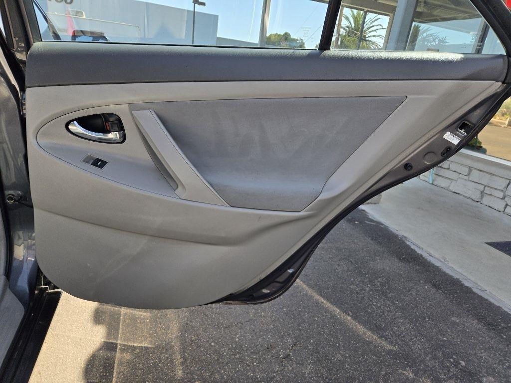 Toyota Camry 4dr Sedan LE 2011