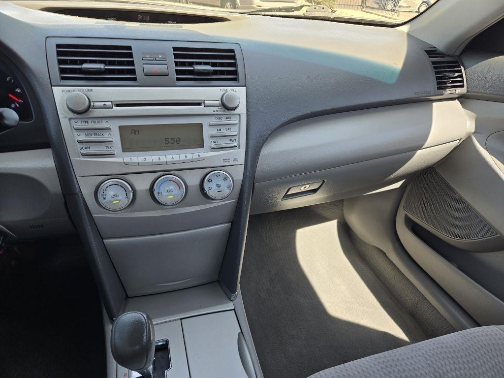 Toyota Camry 4dr Sedan LE 2011
