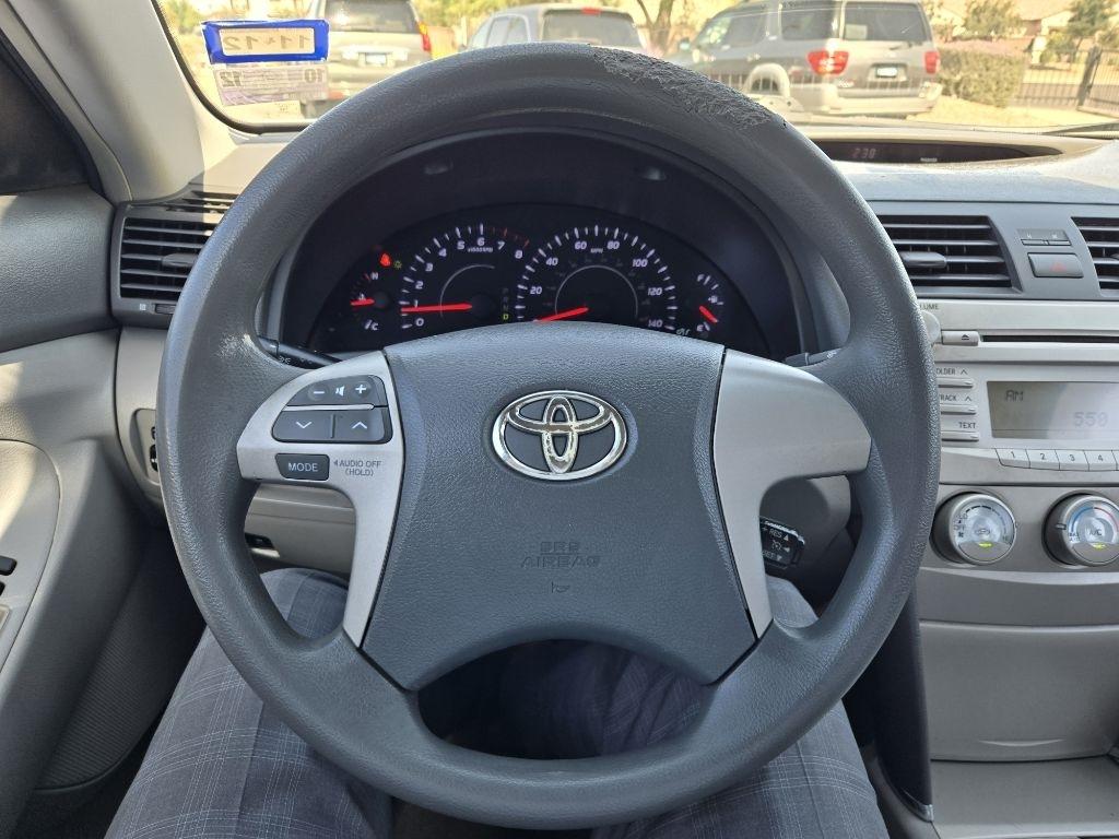 Toyota Camry 4dr Sedan LE 2011