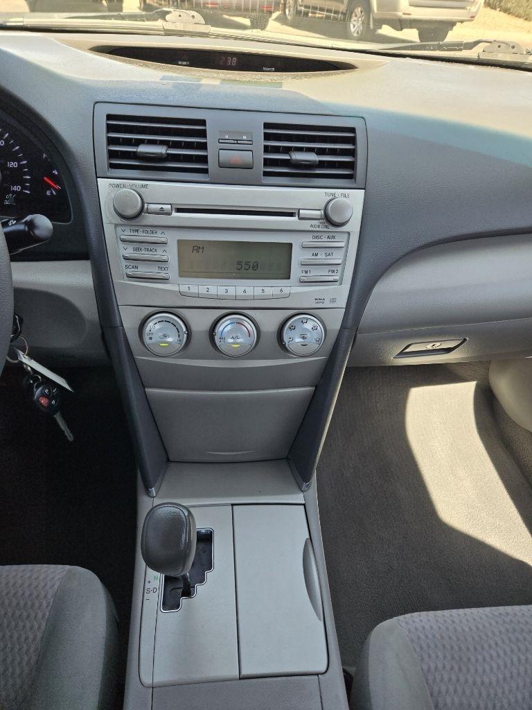 Toyota Camry 4dr Sedan LE 2011