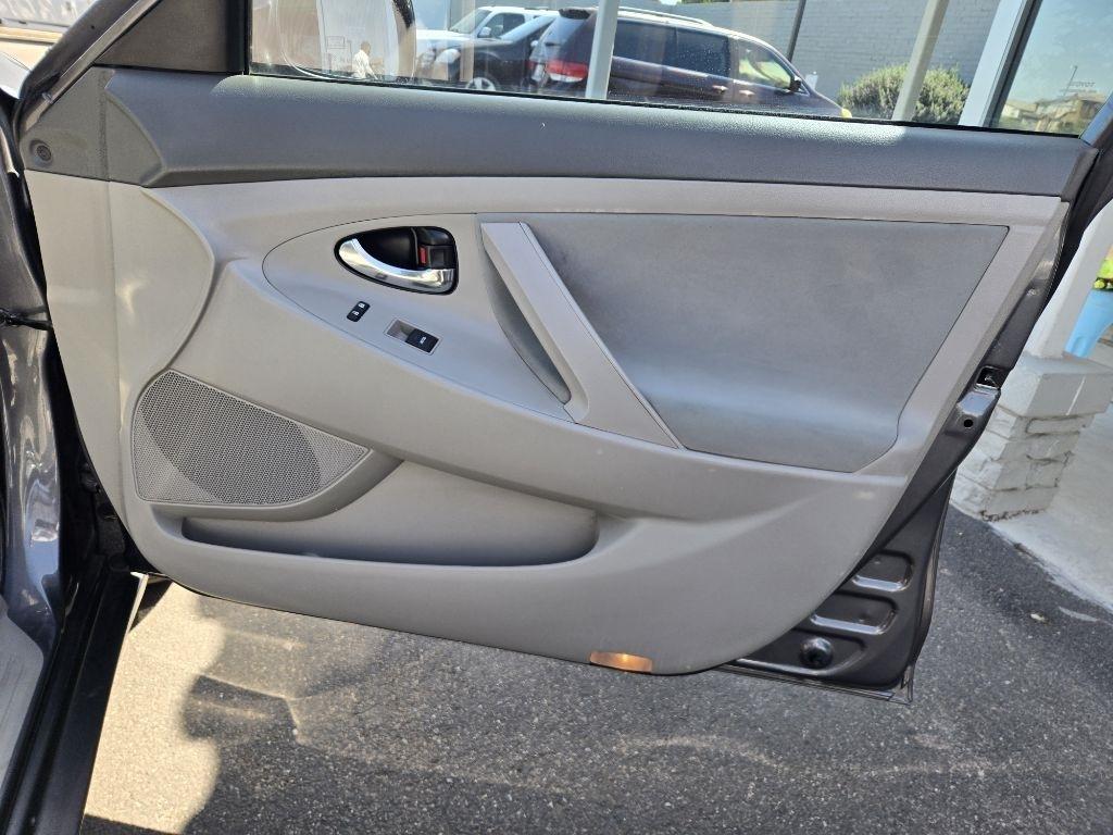 Toyota Camry 4dr Sedan LE 2011