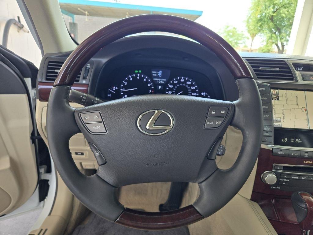 Lexus LS 460  2011