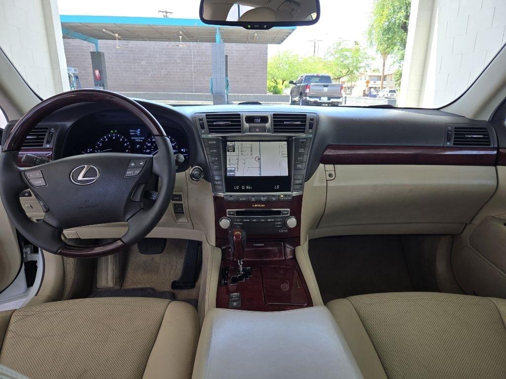 Lexus LS 460  2011