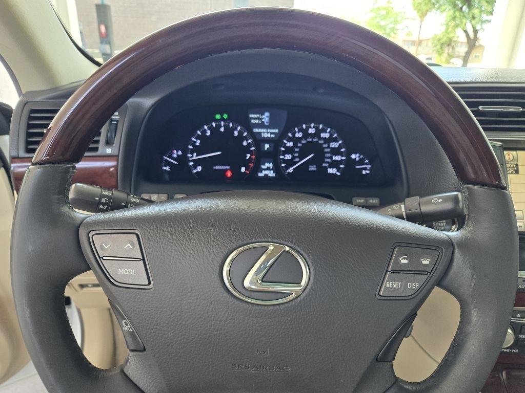 Lexus LS 460  2011