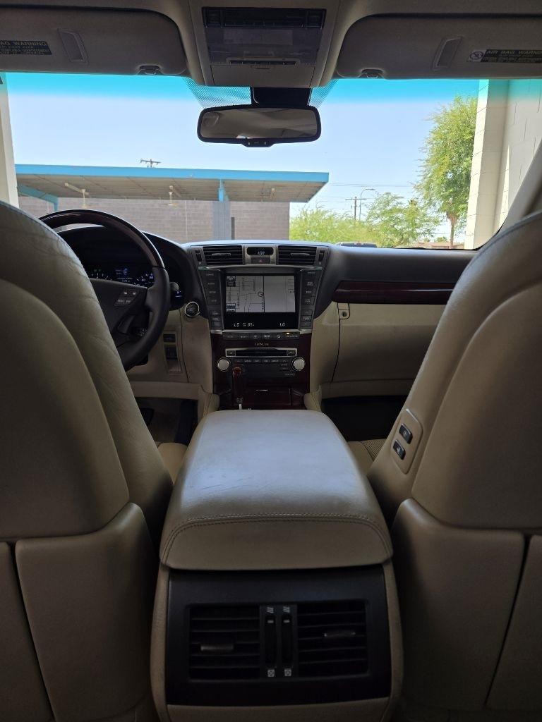 Lexus LS 460  2011