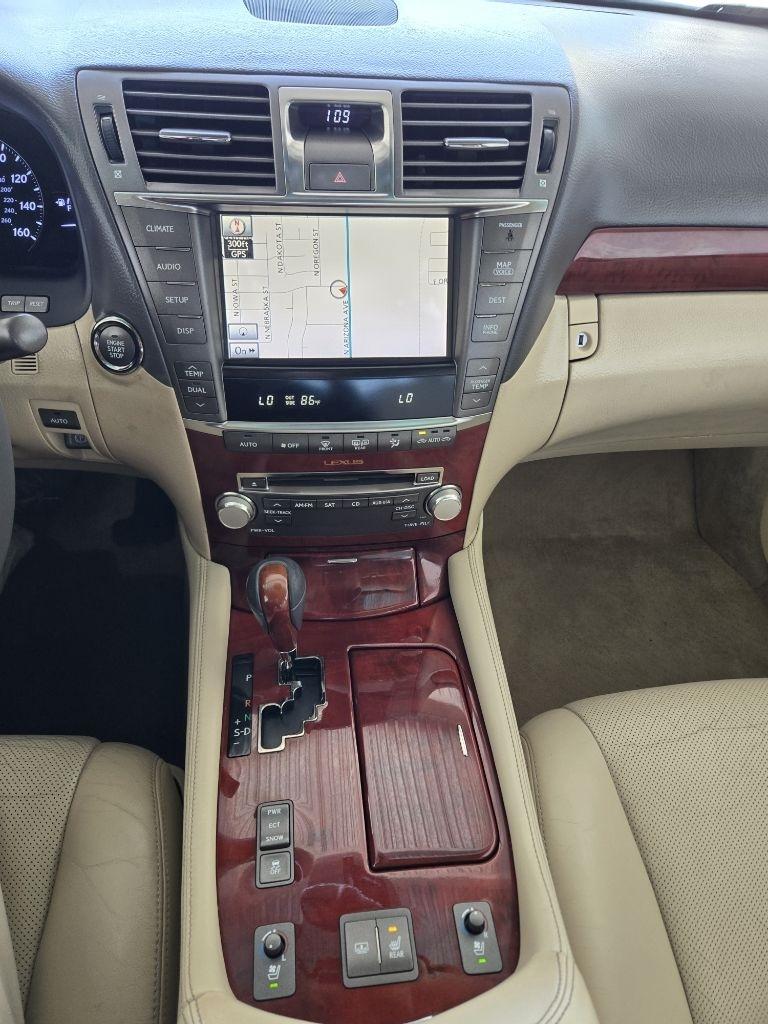 Lexus LS 460  2011