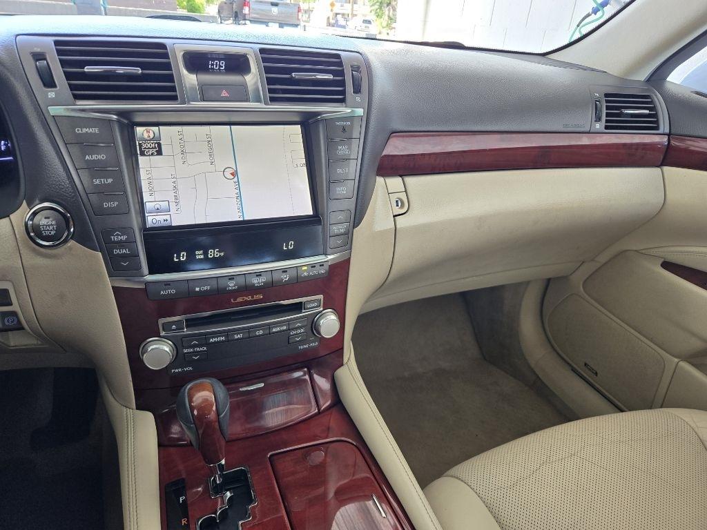 Lexus LS 460  2011