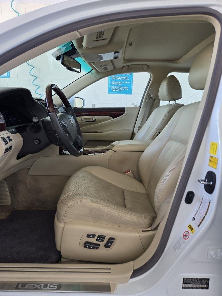 Lexus LS 460  2011
