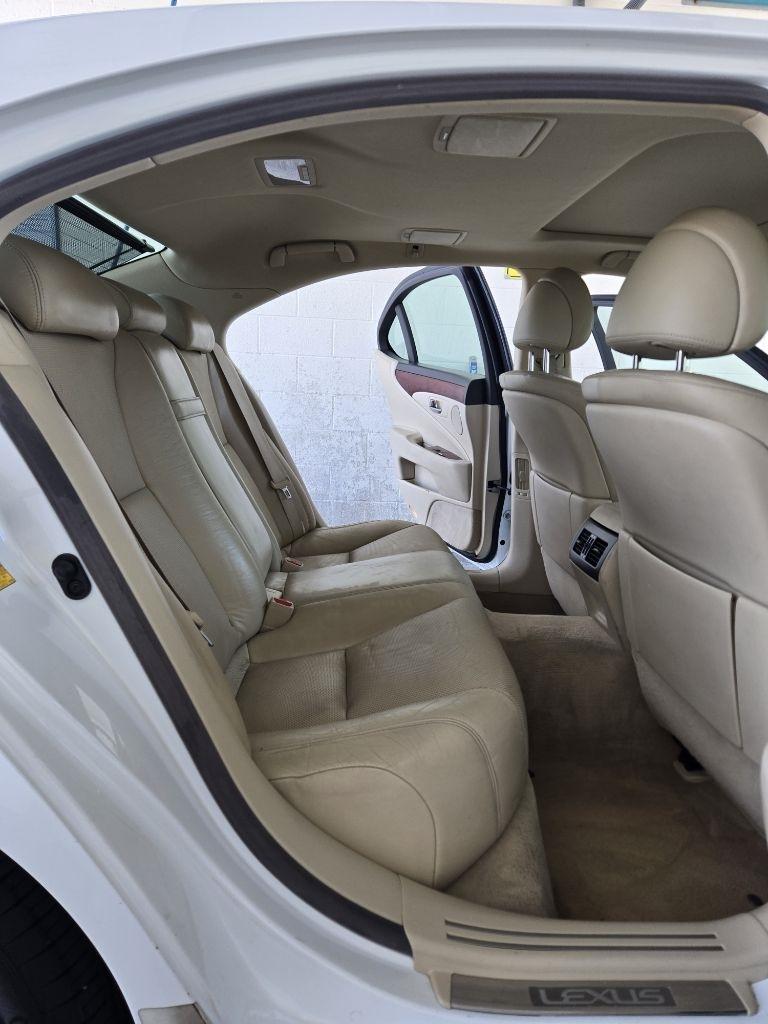Lexus LS 460  2011