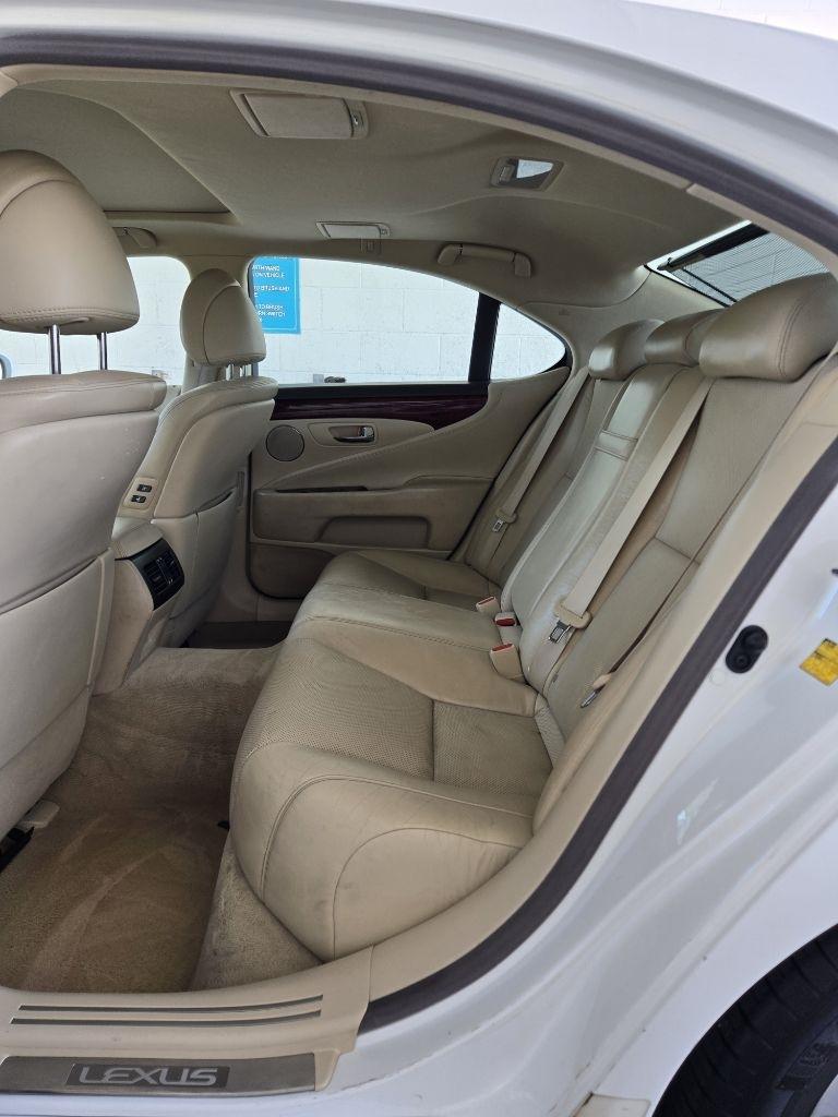 Lexus LS 460  2011
