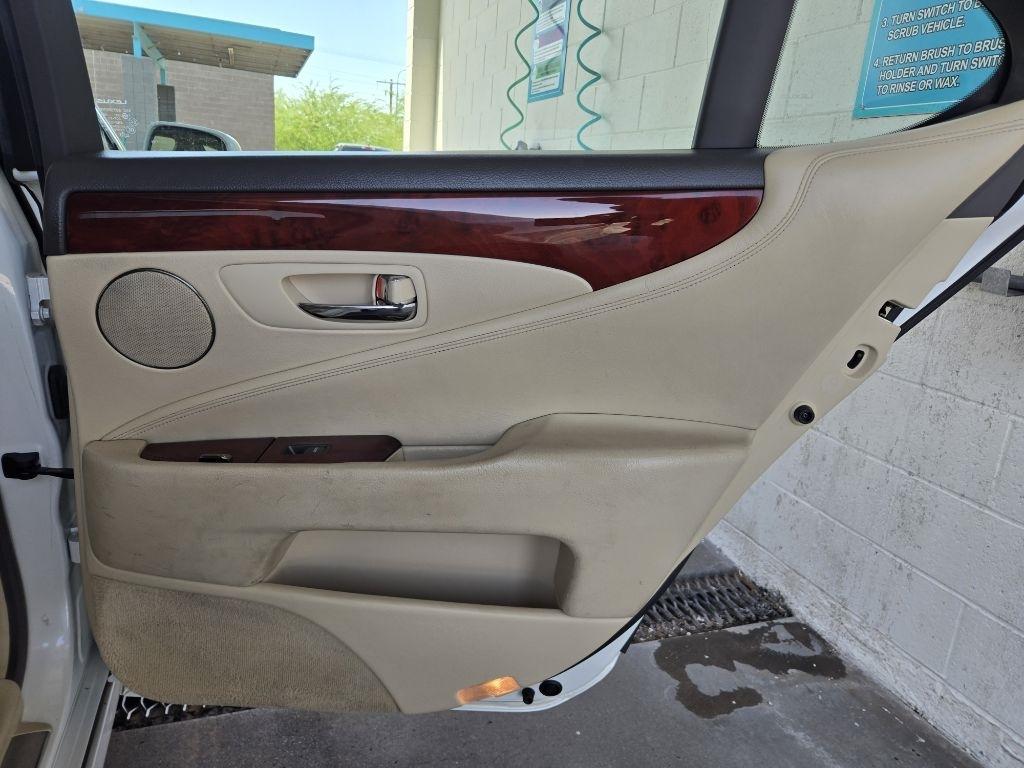 Lexus LS 460  2011