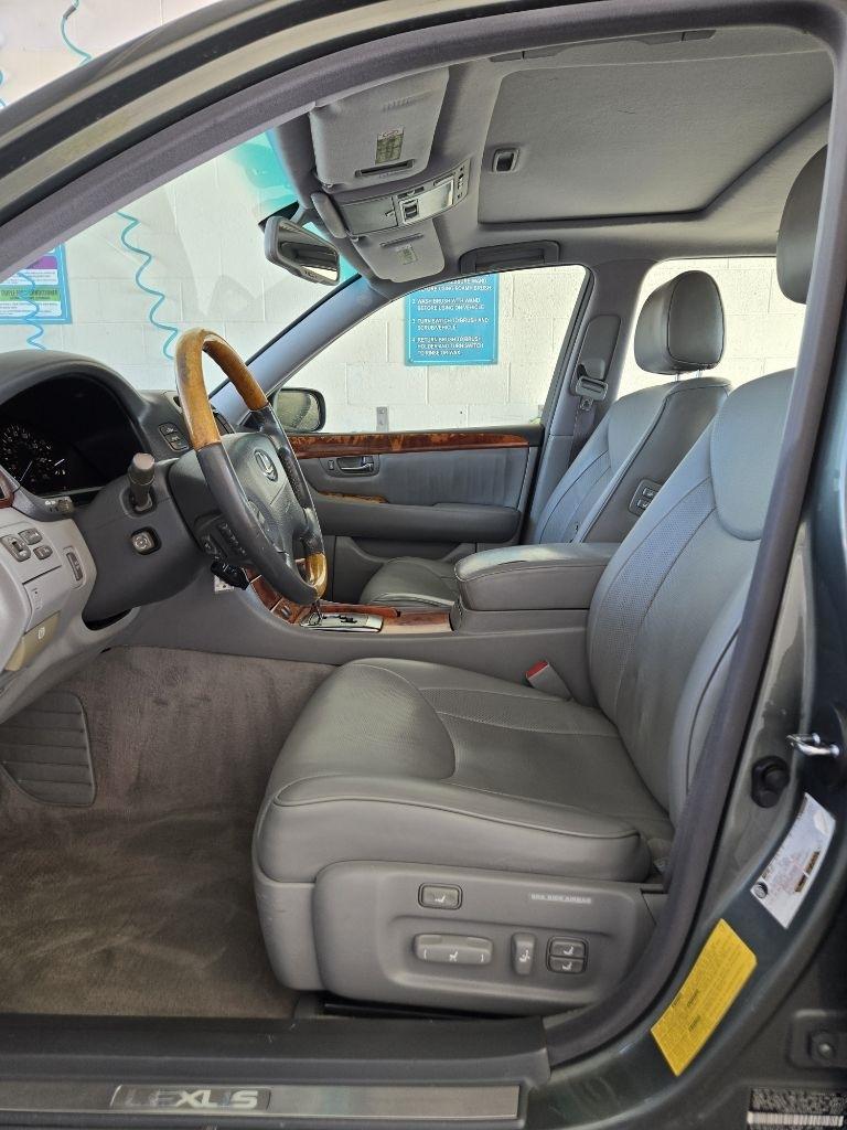 Lexus LS 430  2004