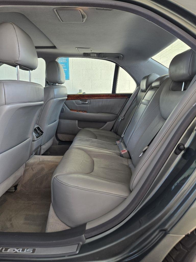 Lexus LS 430  2004