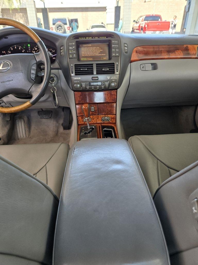 Lexus LS 430  2004
