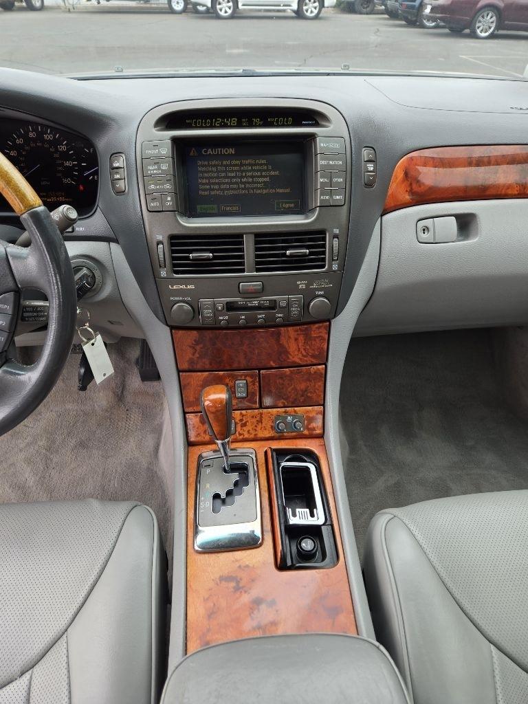 Lexus LS 430  2004