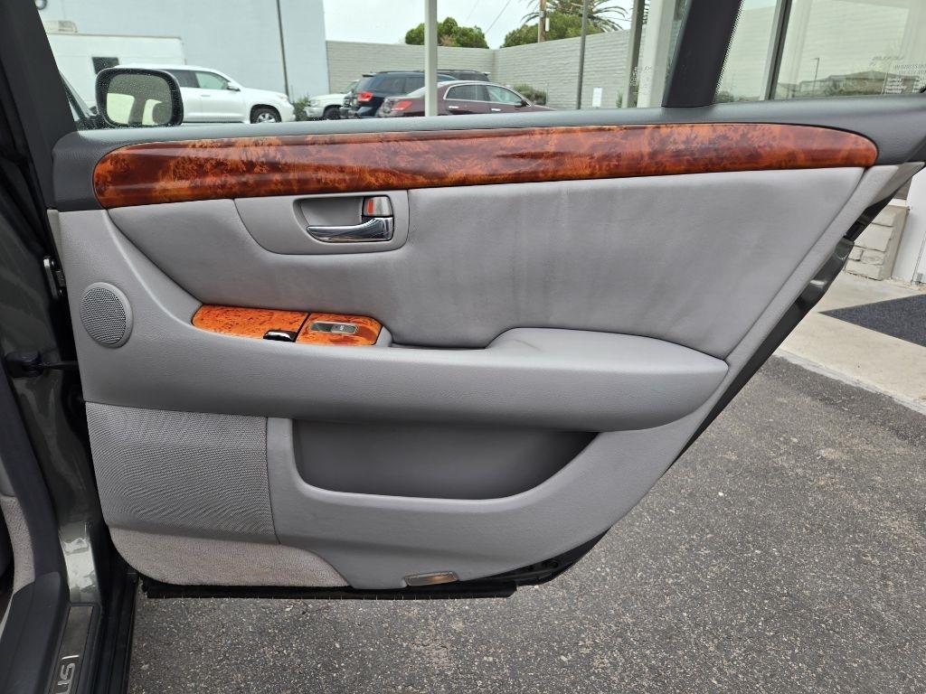 Lexus LS 430  2004