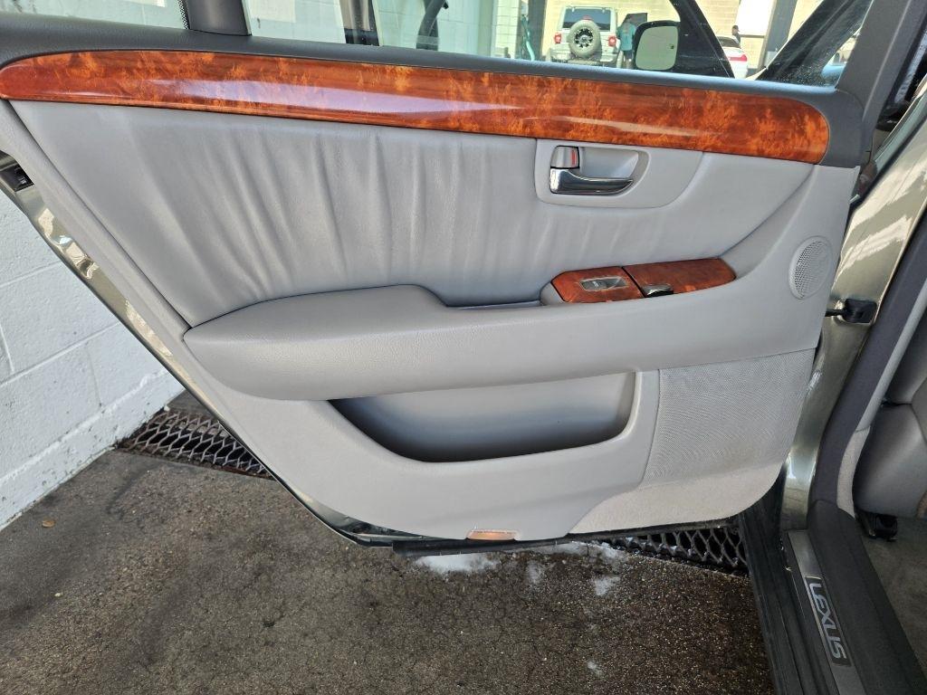 Lexus LS 430  2004