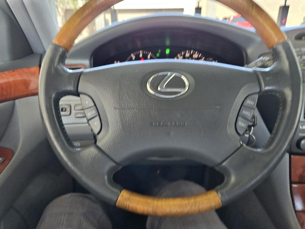 Lexus LS 430  2004