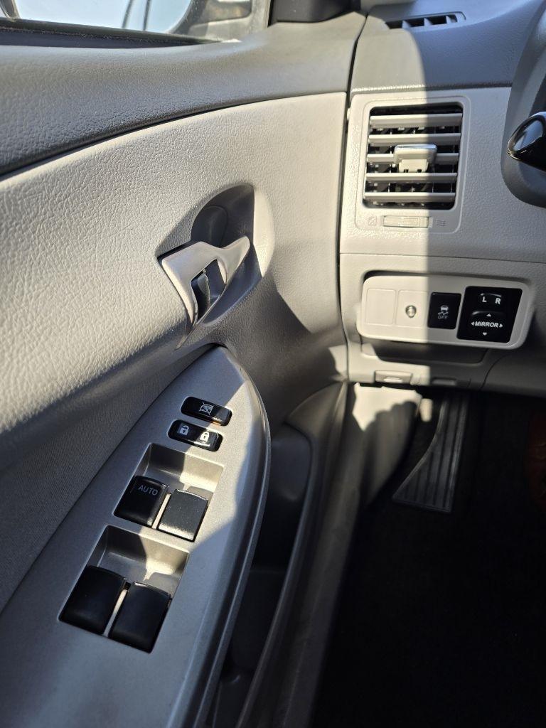 Toyota Corolla  2010