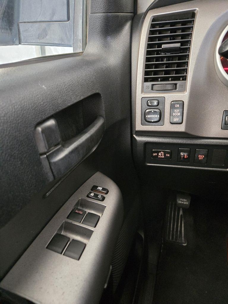 Toyota Tundra  2010