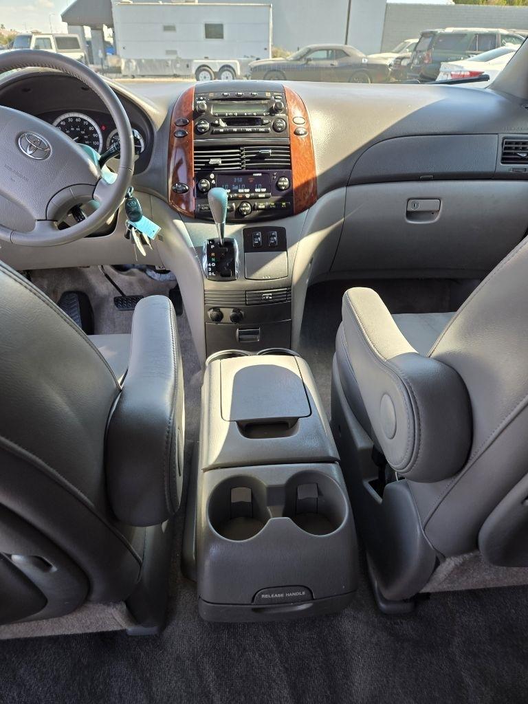 Toyota Sienna  2005