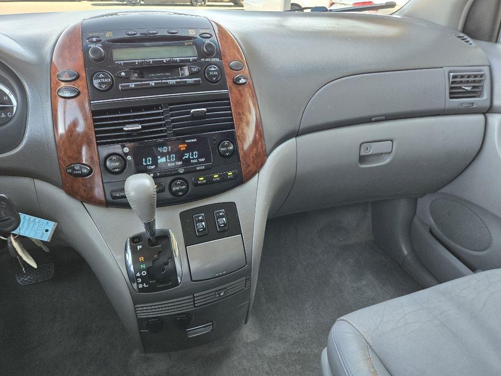 Toyota Sienna  2005
