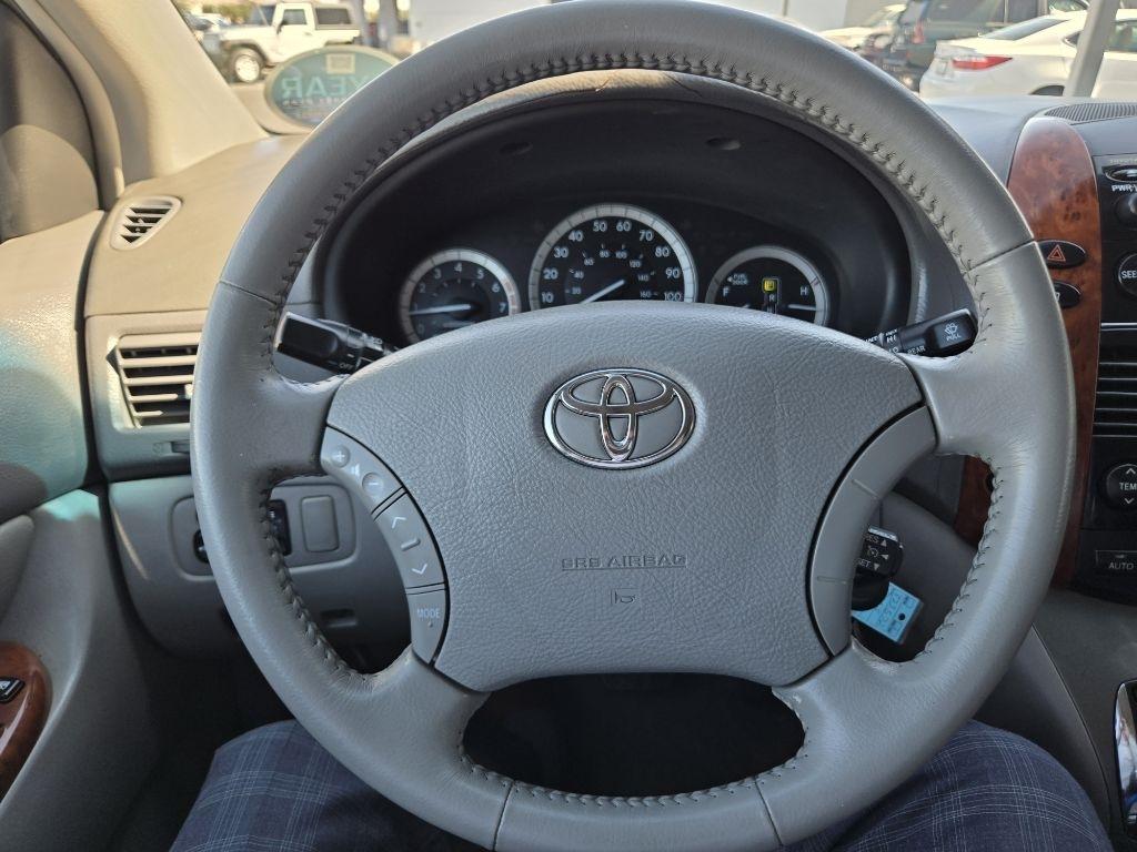 Toyota Sienna  2005