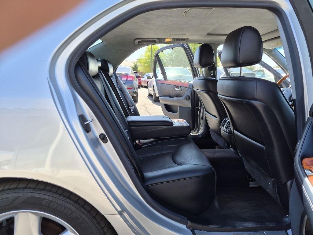 Lexus LS 430  2004