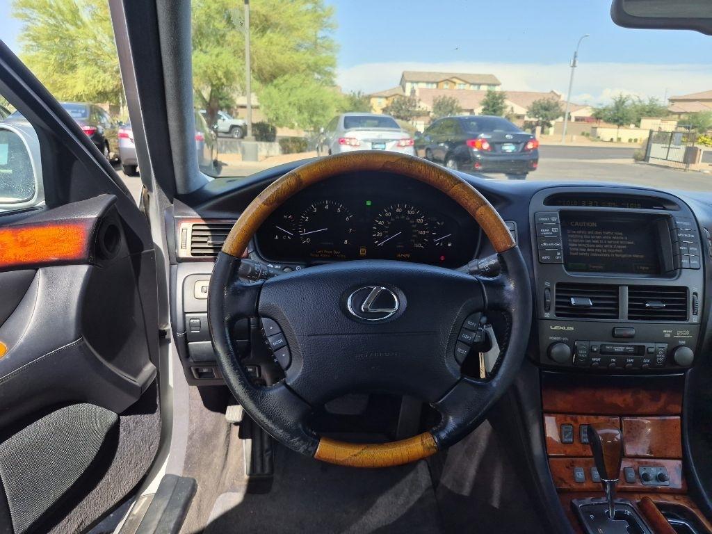 Lexus LS 430  2004