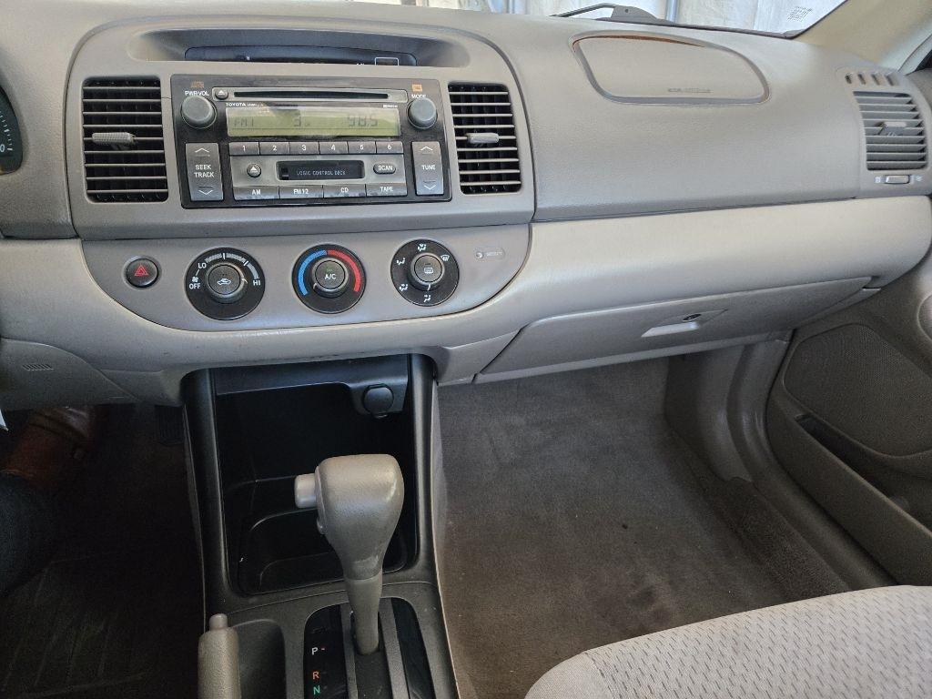 Toyota Camry  2004
