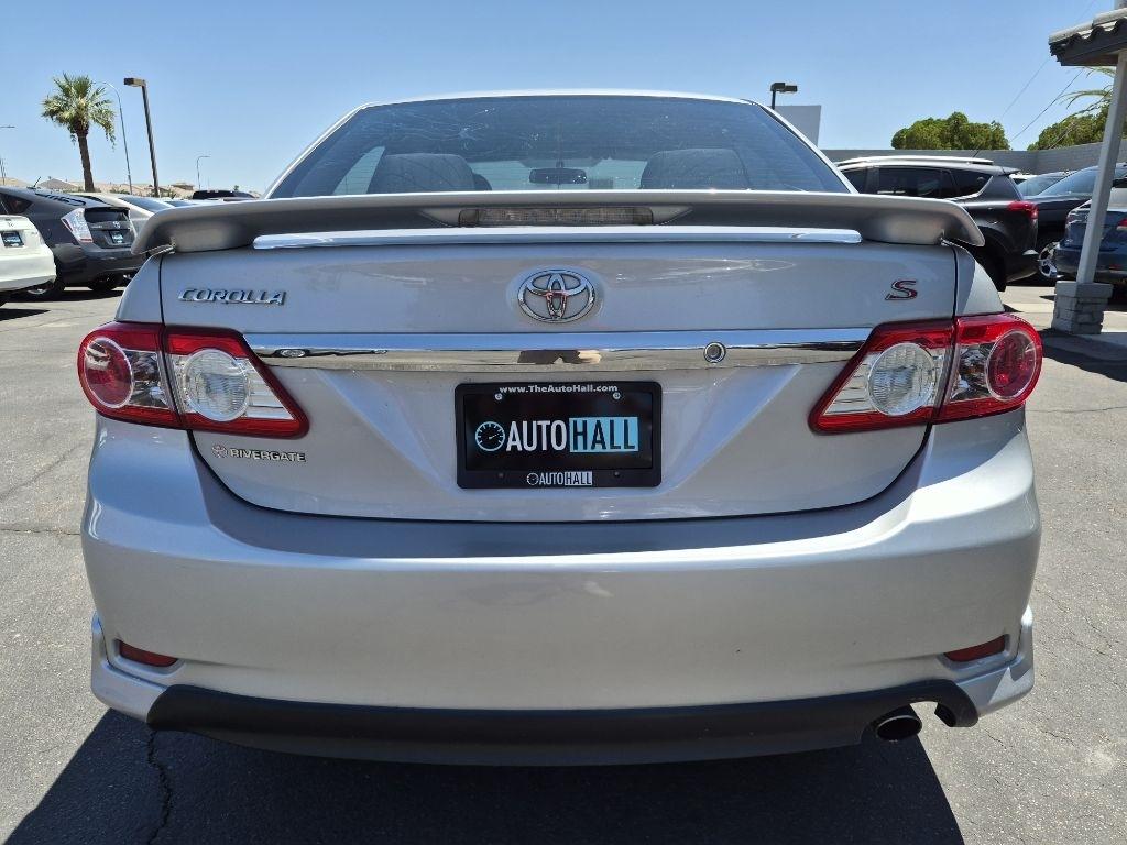 Toyota Corolla  2011