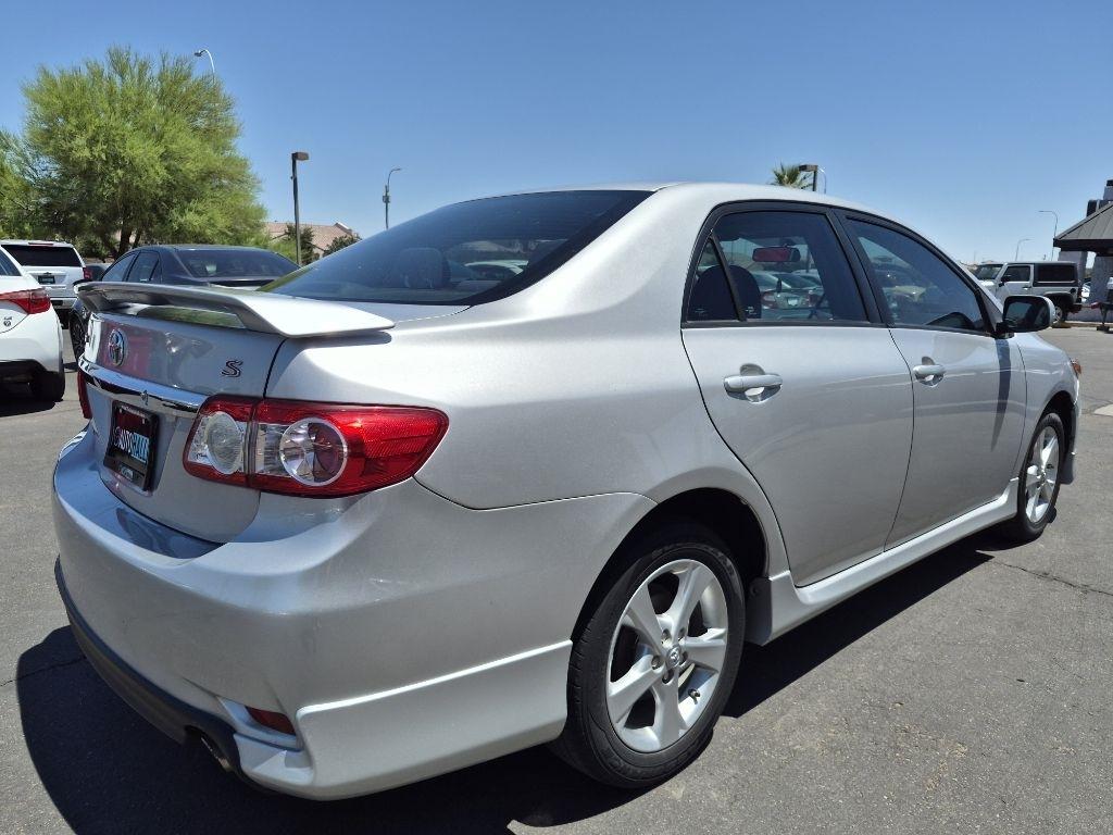 Toyota Corolla  2011