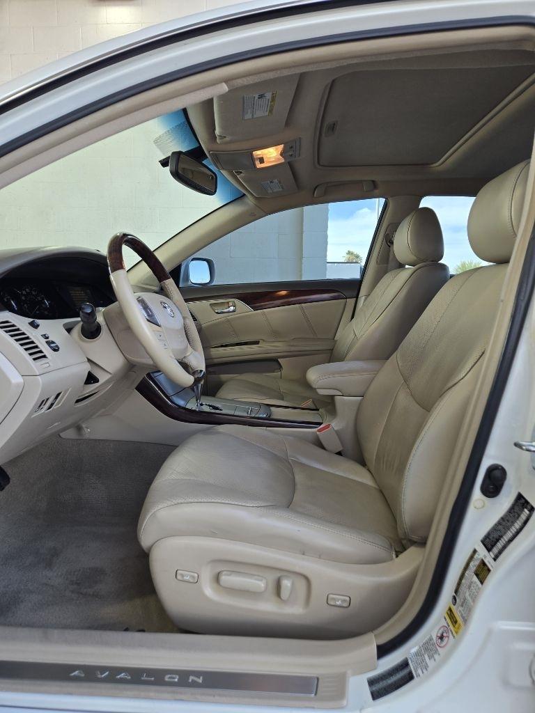 Toyota Avalon  2008
